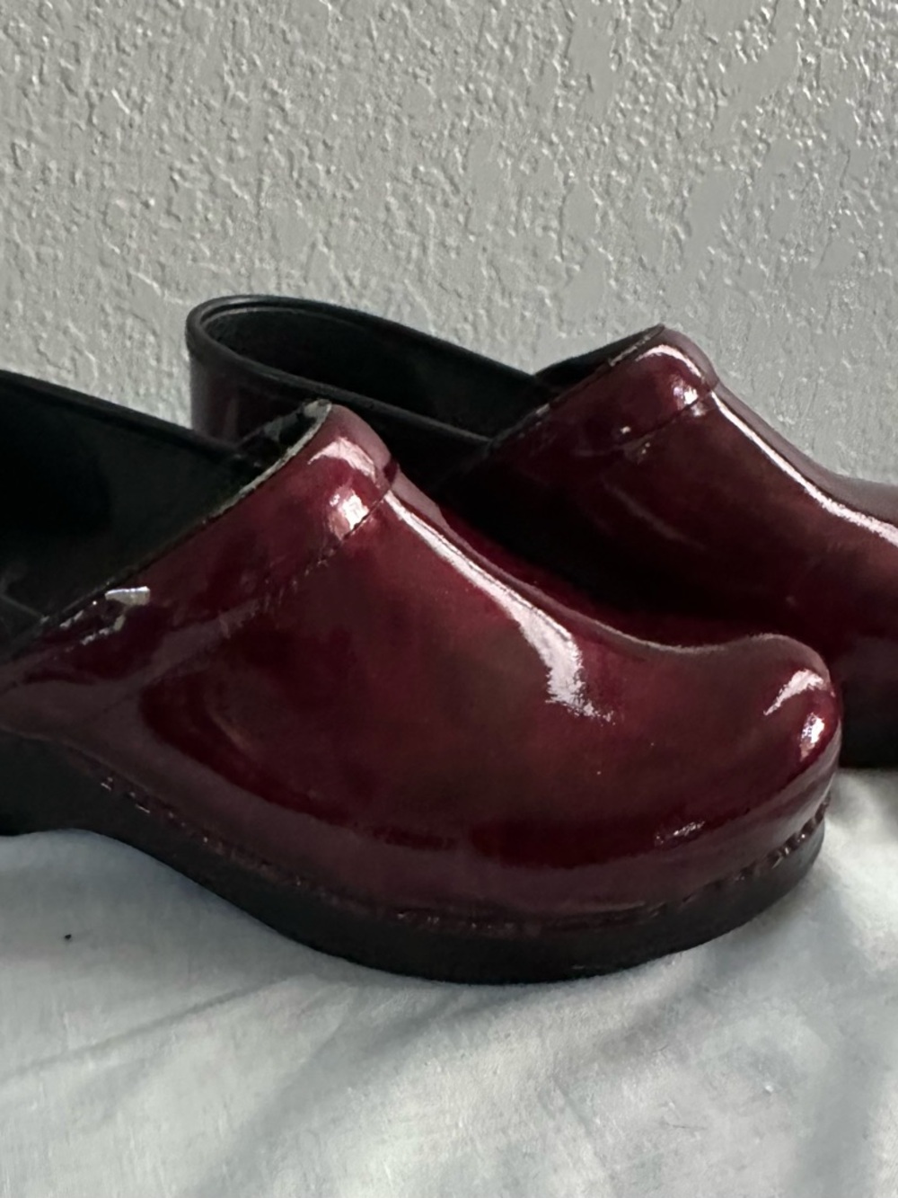 Dansko Professional Red Marbled Patent Leather Clogs Size 39 - Picture 2 of 12